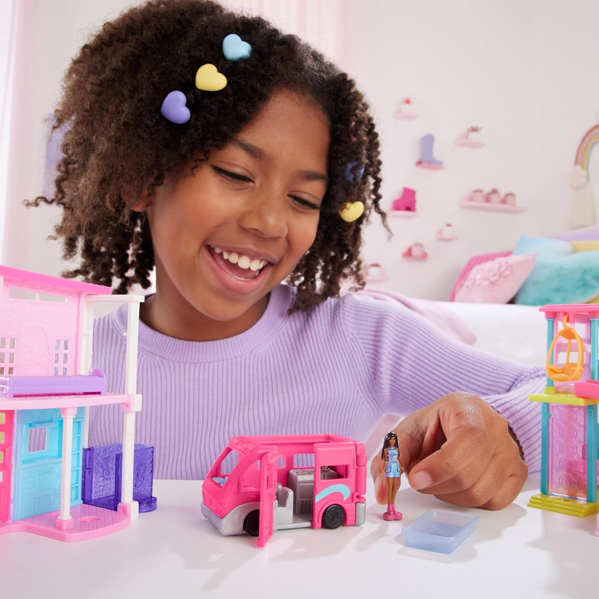 Barbie Mini BarbieLand Playsets with Toy Vehicle & 1.5-inch Doll, DreamCamper with Working Doors & Color-Change Pool
